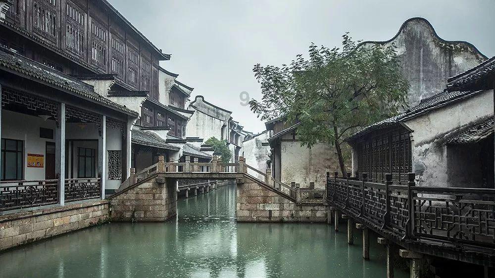 逃离违建房屋